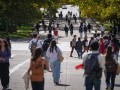 Американцы разочаровались в колледже, но статистика показывает: поступать туда они не перестали