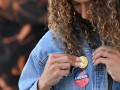 Молодые избиратели боятся массовых расстрелов, но расколоты из-за контроля над оружием Молодые избиратели боятся массовых расстрелов, но расколоты из-за контроля над оружием