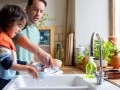 Кишеньковые деньги детям: платить за домашние дела или нет?