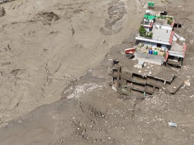 Как рушащийся ледник превращается в смертоносную стену грязи и воды: эксперт объяснил, что произошло в Непале Как рушащийся ледник превращается в смертоносную стену грязи и воды: эксперт объяснил, что произошло в Непале